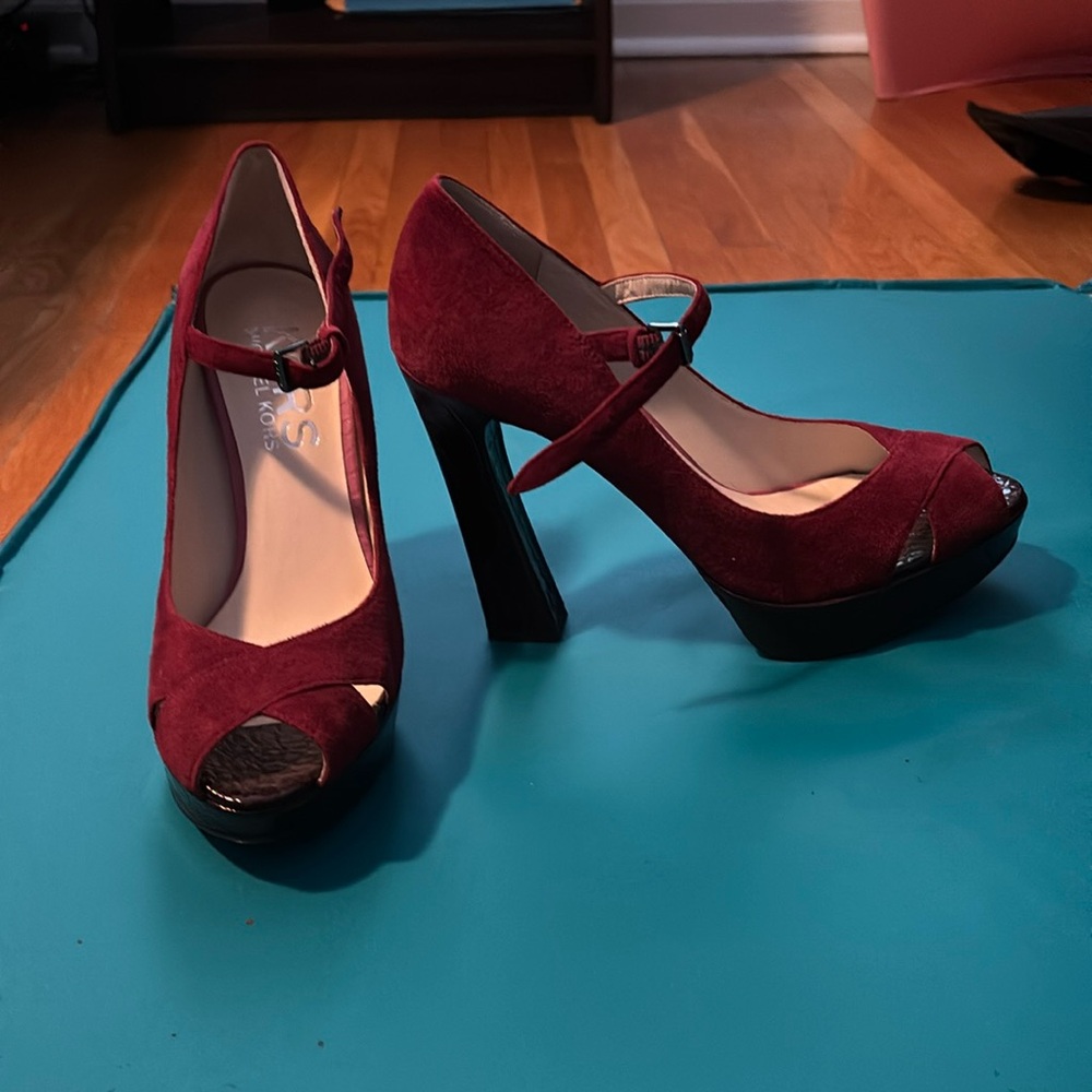 Open toe,criss cross front, high heels